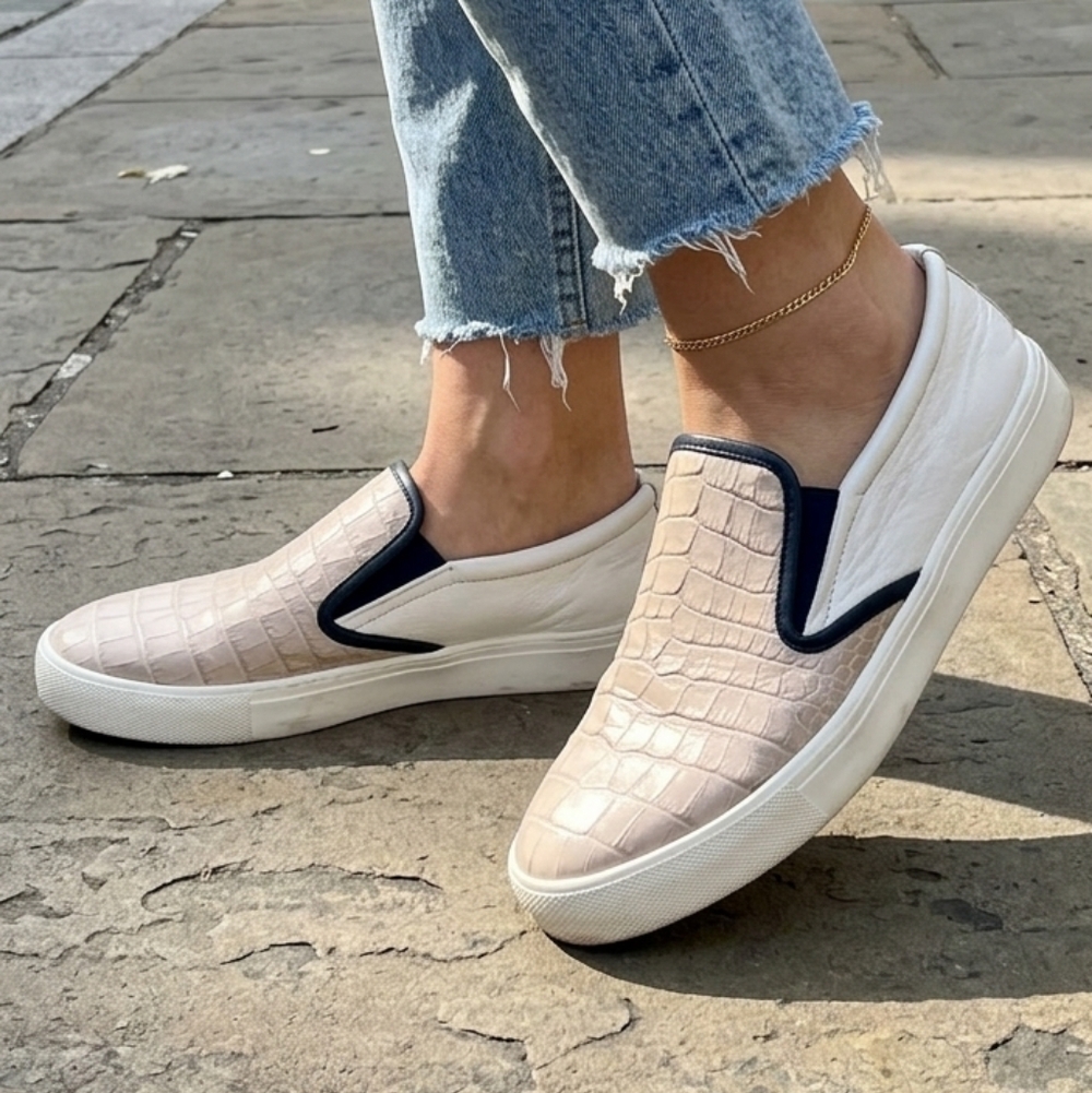 Blush croco embossed vince sneakers EUC ❤️